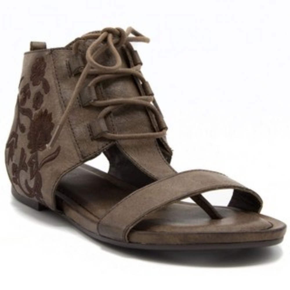 Sugar Brown Sandals w embroidery, nwt, 7.5